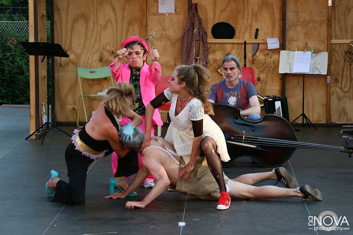 globeberlin-brecht-3.jpg